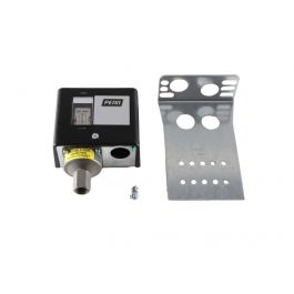 Johnson Controls P70GA-11 Pressure Control 20-100 PSI Open-Low 1/4" FNPT Black