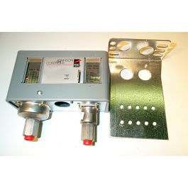 Johnson Controls P70MA-2 Dual Pressure Control Switch M/R Ammonia 20-100 PSI 100-425 PSI