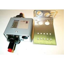 Johnson Controls P74HA-14 M-Block Open-Low Differential Control 8-70 PSI