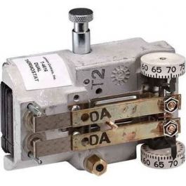 Johnson Controls T-4752-206 Heat/Cool Vertical Thermostat 15 PSI RA/20 PSI DC